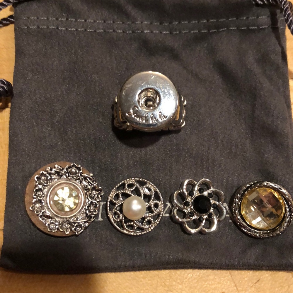Jewel La La ring with changeable tops